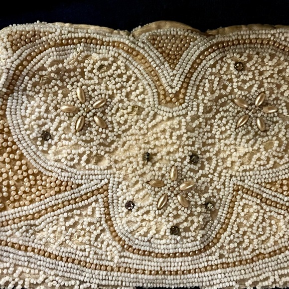 ANTIQUE/VINTAGE FANCY BEADED PURSE~SEED BEADS & CRYSTALS~STRIP ON BACK FOR HAND. - Picture 4 of 5
